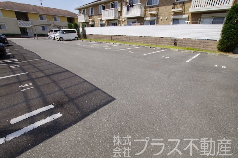 ボヌールコートB棟 駐車場