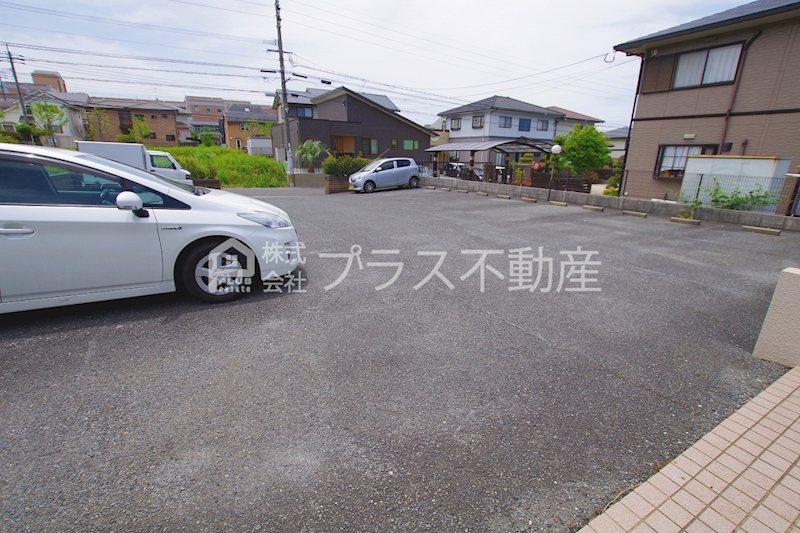 サンビレッジ星ヶ丘　B棟  駐車場