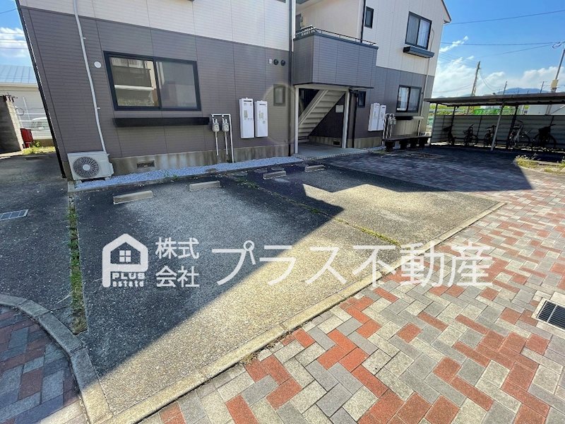 ドミールルナ　A棟 駐車場