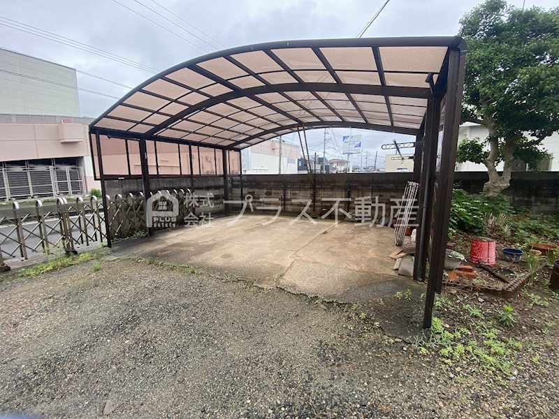 知古戸建 駐車場