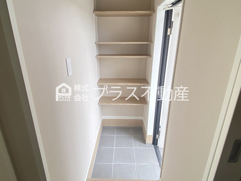 アイナス　C棟 玄関