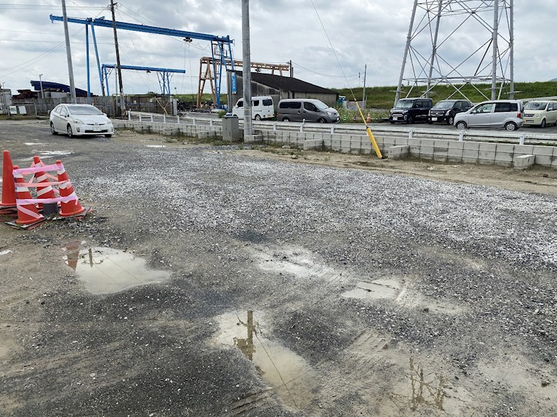 アイナス　B棟 駐車場