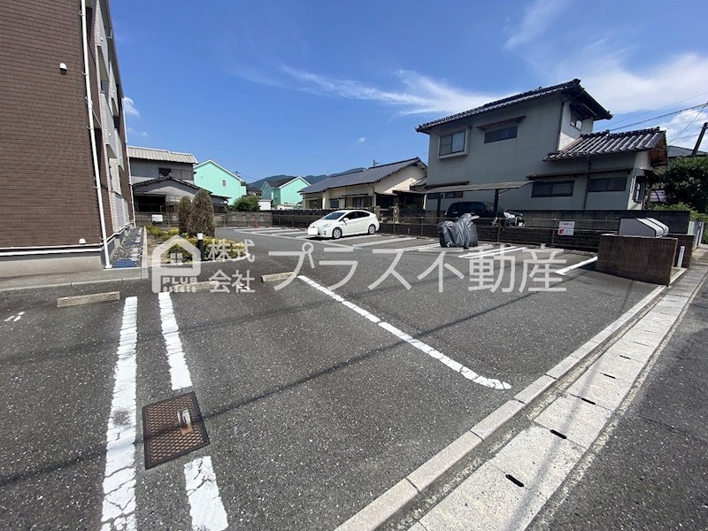 ランドコア馬場山緑 駐車場