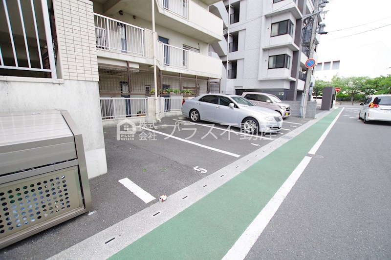 クレスト直方駅前 駐車場
