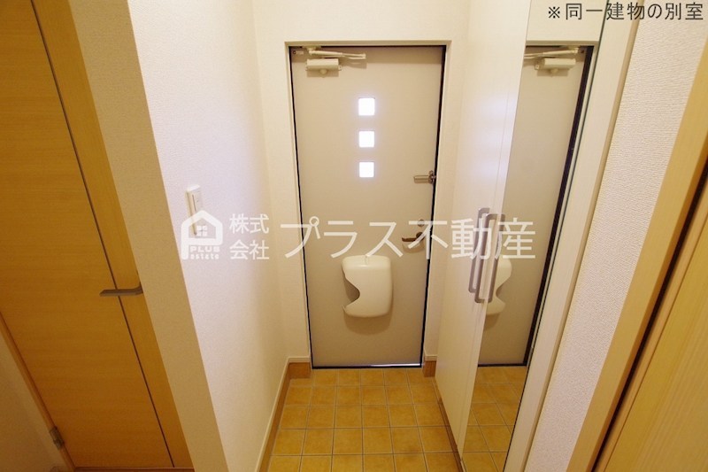 ウィステリア　参番館 玄関