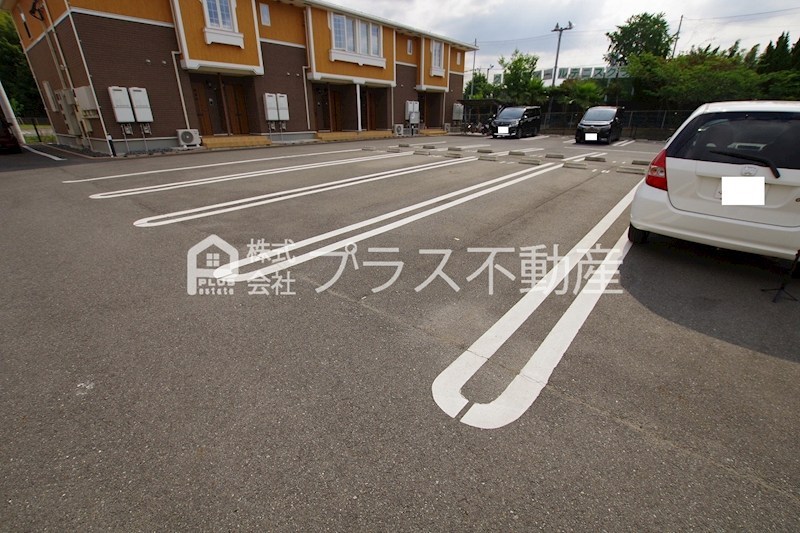 ウィステリア　参番館 駐車場