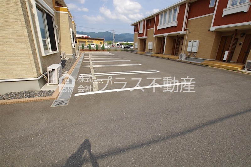 ウィステリア　参番館 駐車場