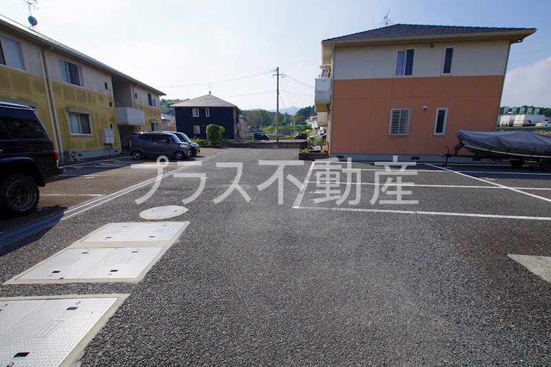 デューク沼口　Ｃ棟 駐車場