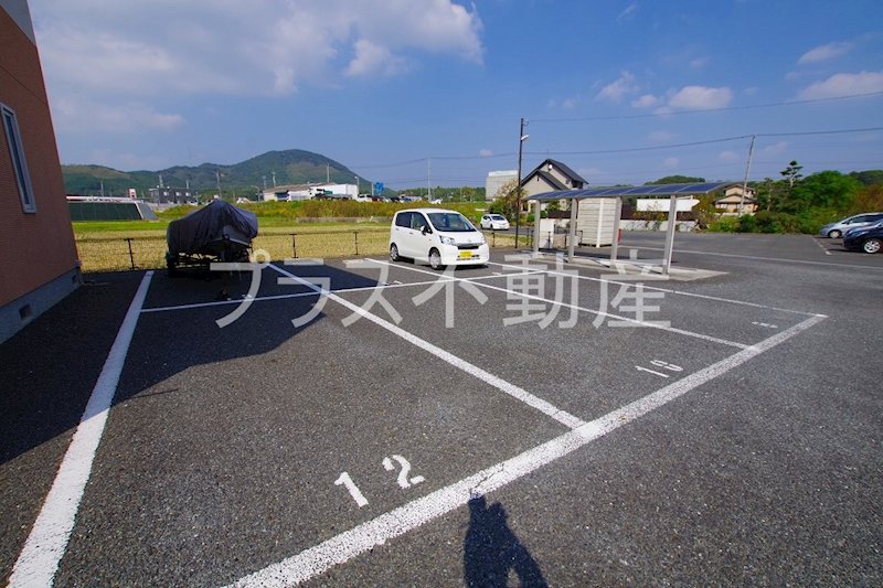 デューク沼口　Ｃ棟 駐車場