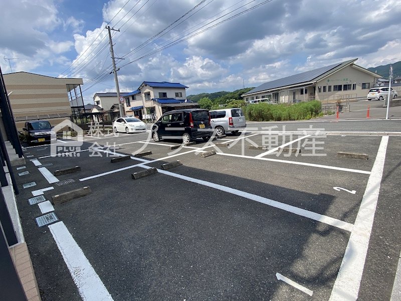 レオパレスクルール　つばき 駐車場