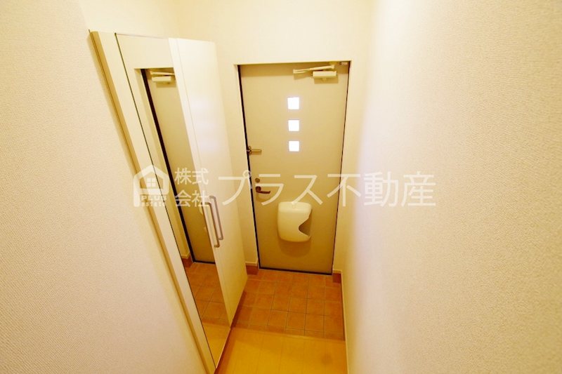 ウィステリア　壱番館 玄関