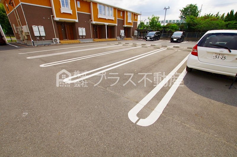ウィステリア　壱番館 駐車場