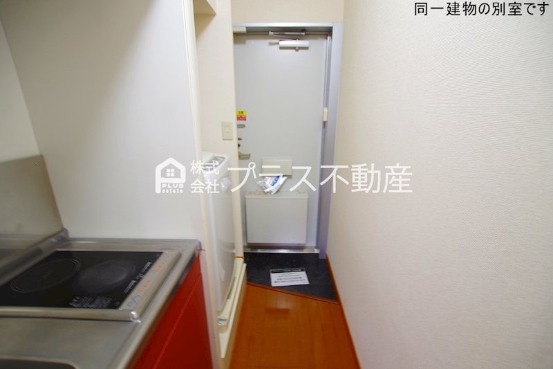レオパレスマ　メゾン 玄関