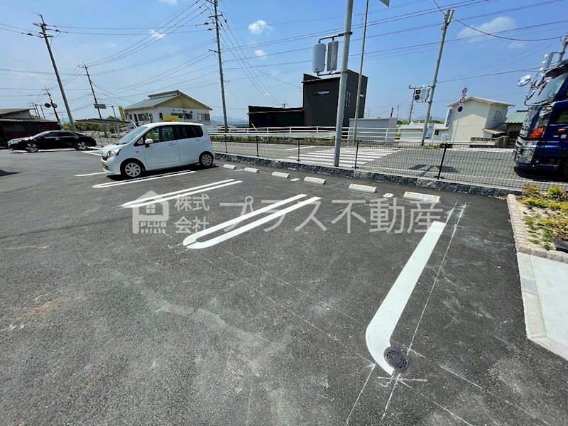 リヴェールコートⅢ 駐車場