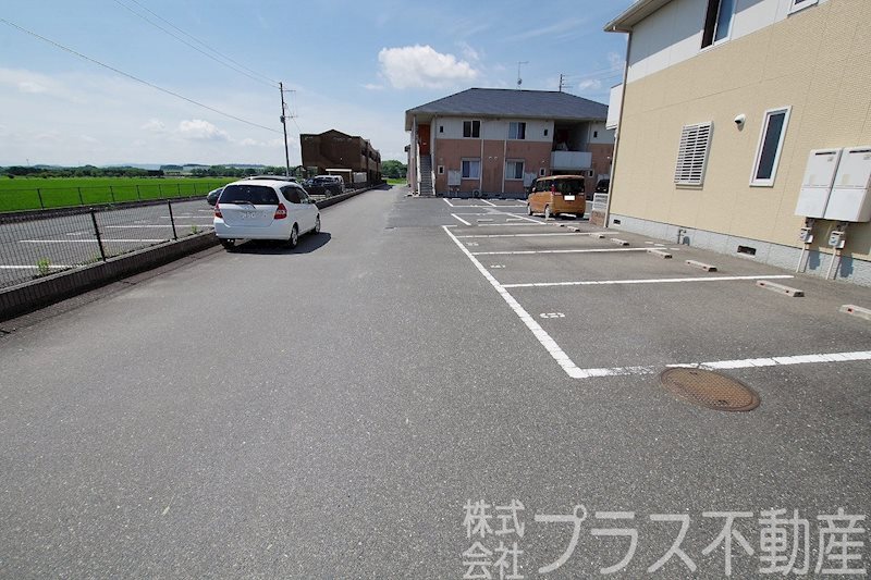 ヴィサージュ本城Ｃ棟 駐車場