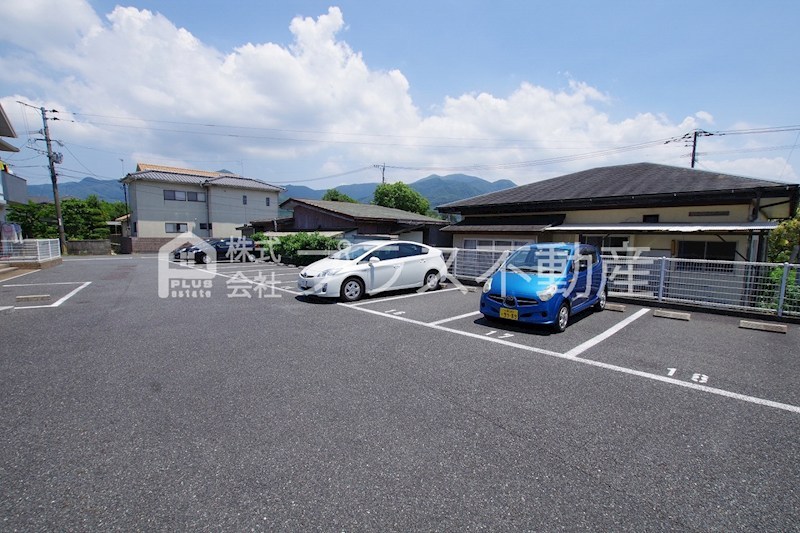 グランドゥール大地F棟 駐車場
