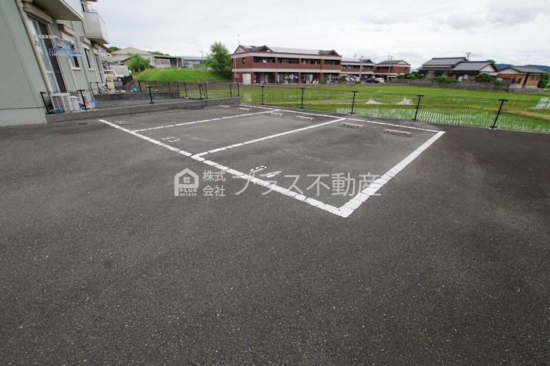 デューク沼口　H棟 駐車場