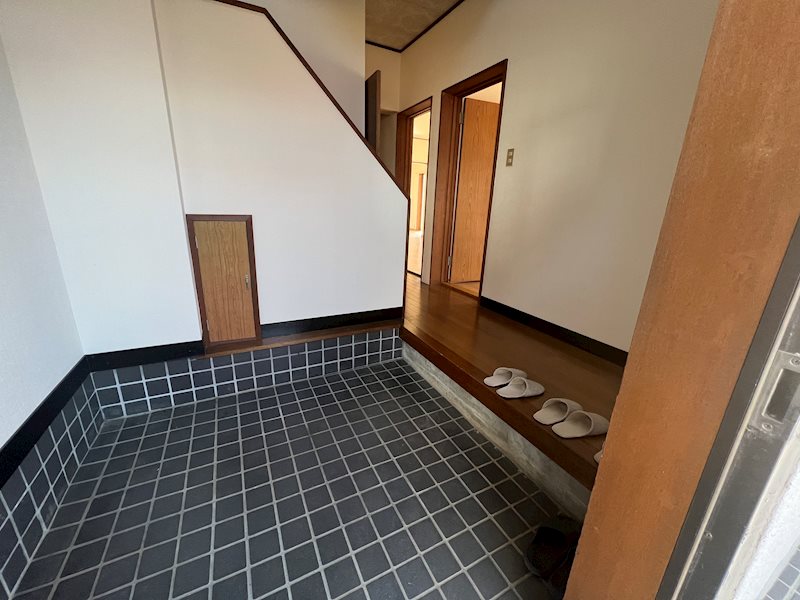 片瀬山1丁目戸建 玄関