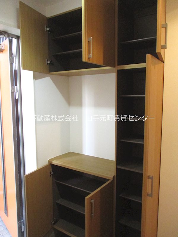 根岸町戸建 玄関