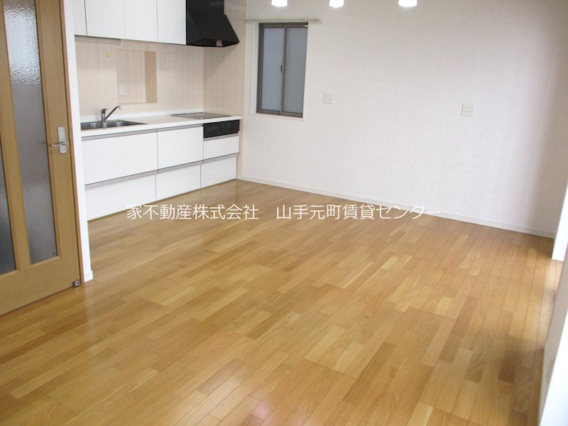 根岸町戸建 リビング