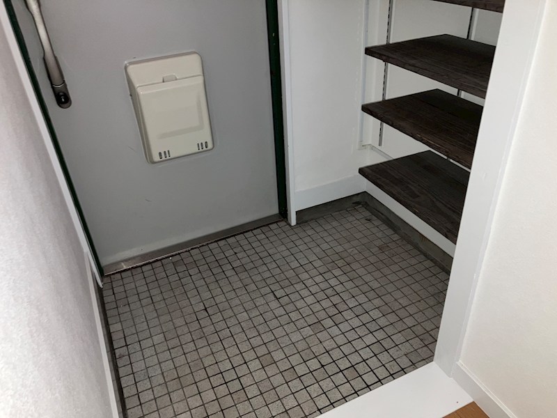 山手町コーポラスＢ棟 玄関