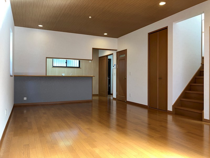 上野町１丁目戸建 リビング