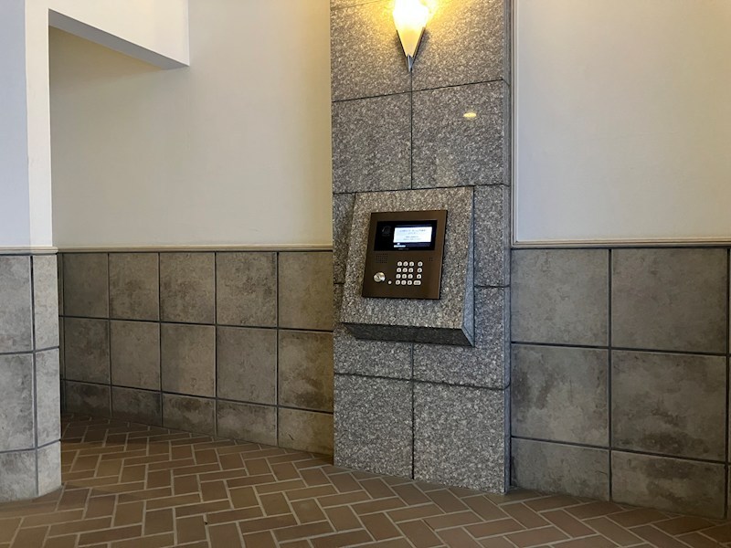 上大岡パーク・ホームズ弐番館 玄関