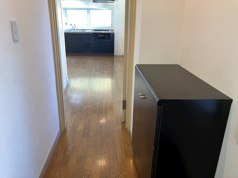 ヒルハウス披露山 玄関