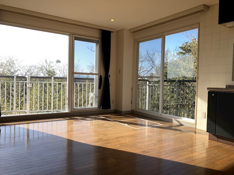 ヒルハウス披露山 リビング