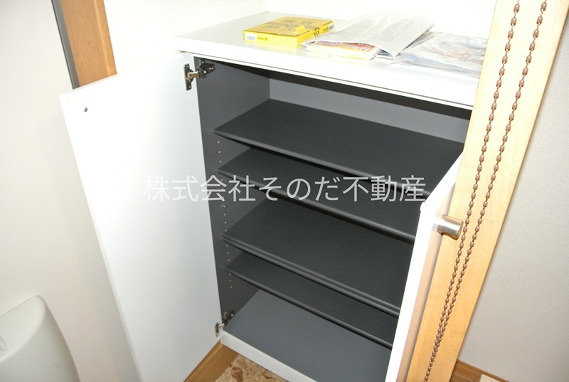 メゾンクルック 玄関