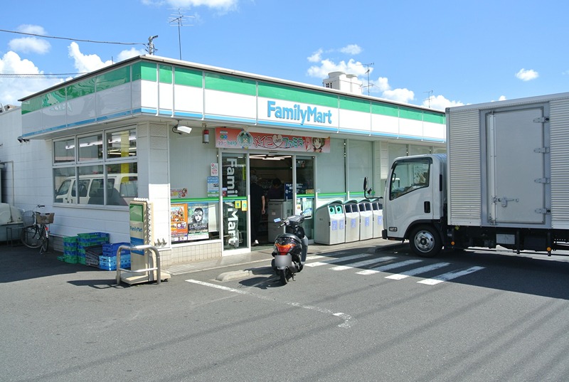 ソレイユ回田 コンビニ