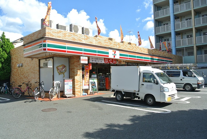 ドウェリング斉藤13 コンビニ