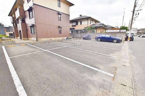 サンスカイ徳力Ⅱ 駐車場