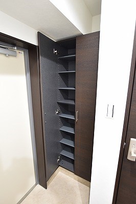 U－Basic reef 三萩野(ユー・ベーシックリーフ三萩野)   玄関