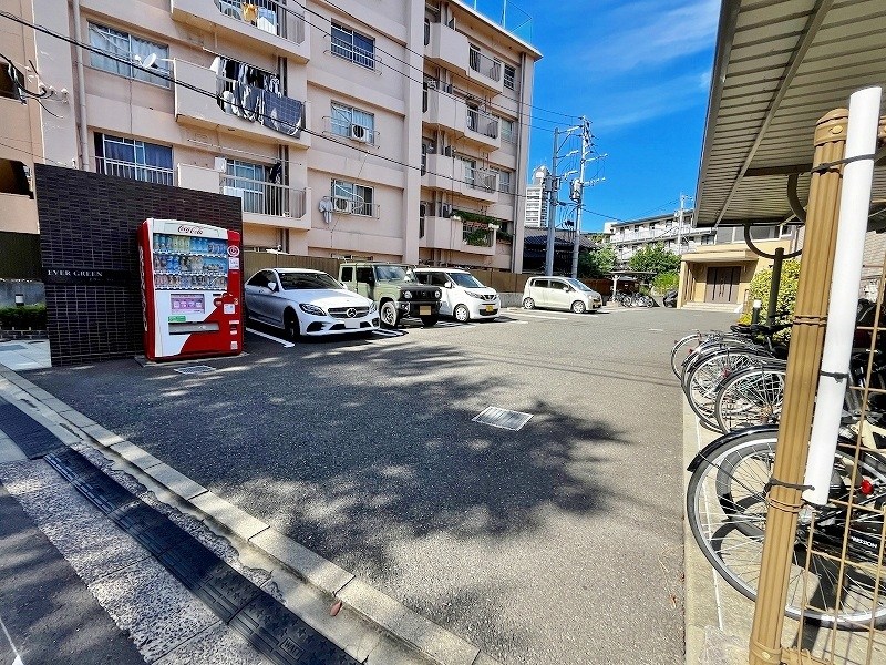 エヴァーグリーンQ 駐車場