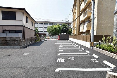 エヴァーグリーンQ 駐車場