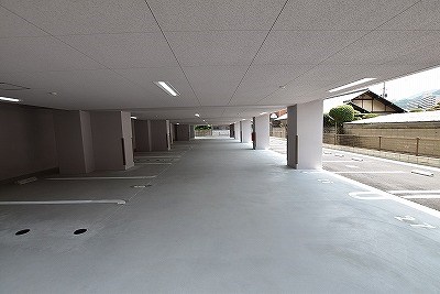 エヴァーグリーンQ 駐車場