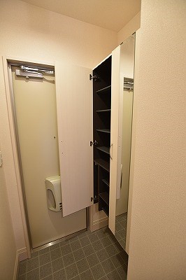 D-room泉台　A棟 玄関