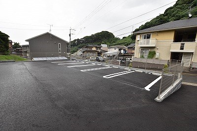 D-room泉台　Ｂ棟 駐車場