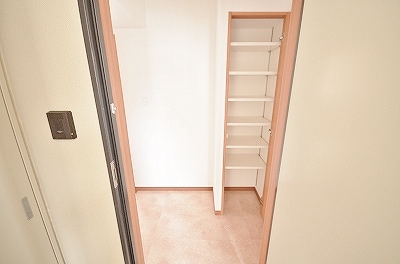 アヴィニールグランデ金田 玄関