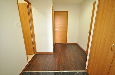 アヴィニールグランデ金田 玄関