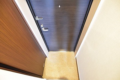 ウイングス重住 玄関