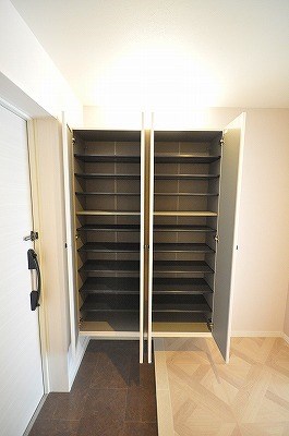ピュアライフ金田 玄関
