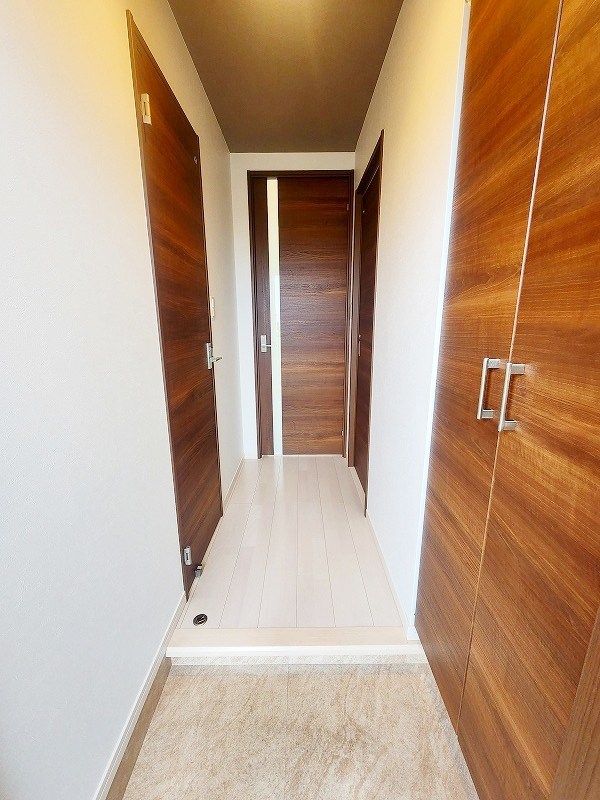 THE SQUARE・Club Residence (ザ・スクエアクラブレジデンス)  玄関