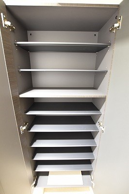 ネクステージ三萩野 玄関