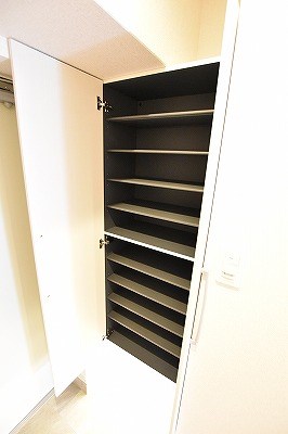 ラインスター三萩野 玄関