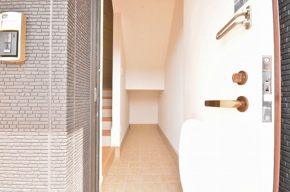 ラインハイム三萩野 玄関