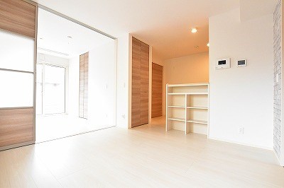 ｍｏｒｅｐｌｕｓ砂津 (モアプラス砂津) リビング