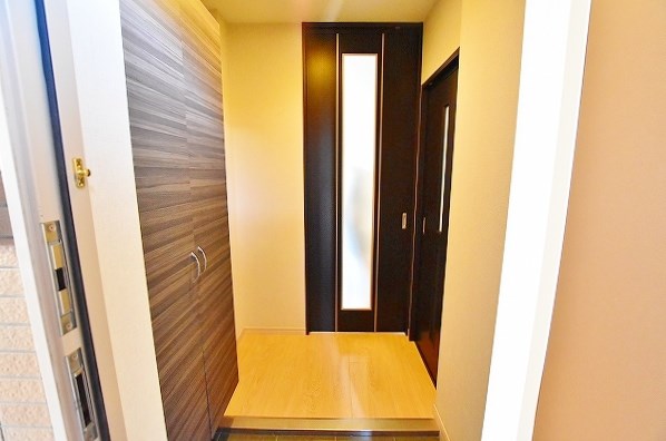 ウイングス三萩野 玄関