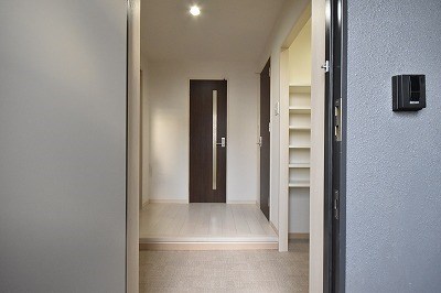 シャーメゾンステージ片野 玄関